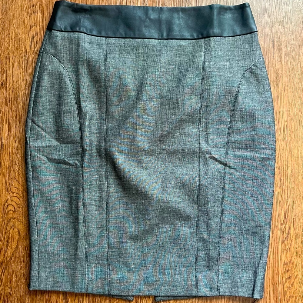 Express Gray Pencil Skirt - Faux Leather Band - Size: 8